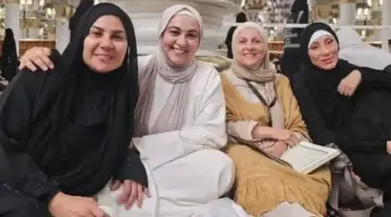 صور نجوم الفن والإعلام بملابس الإحرام تتصدر مواقع التواصل